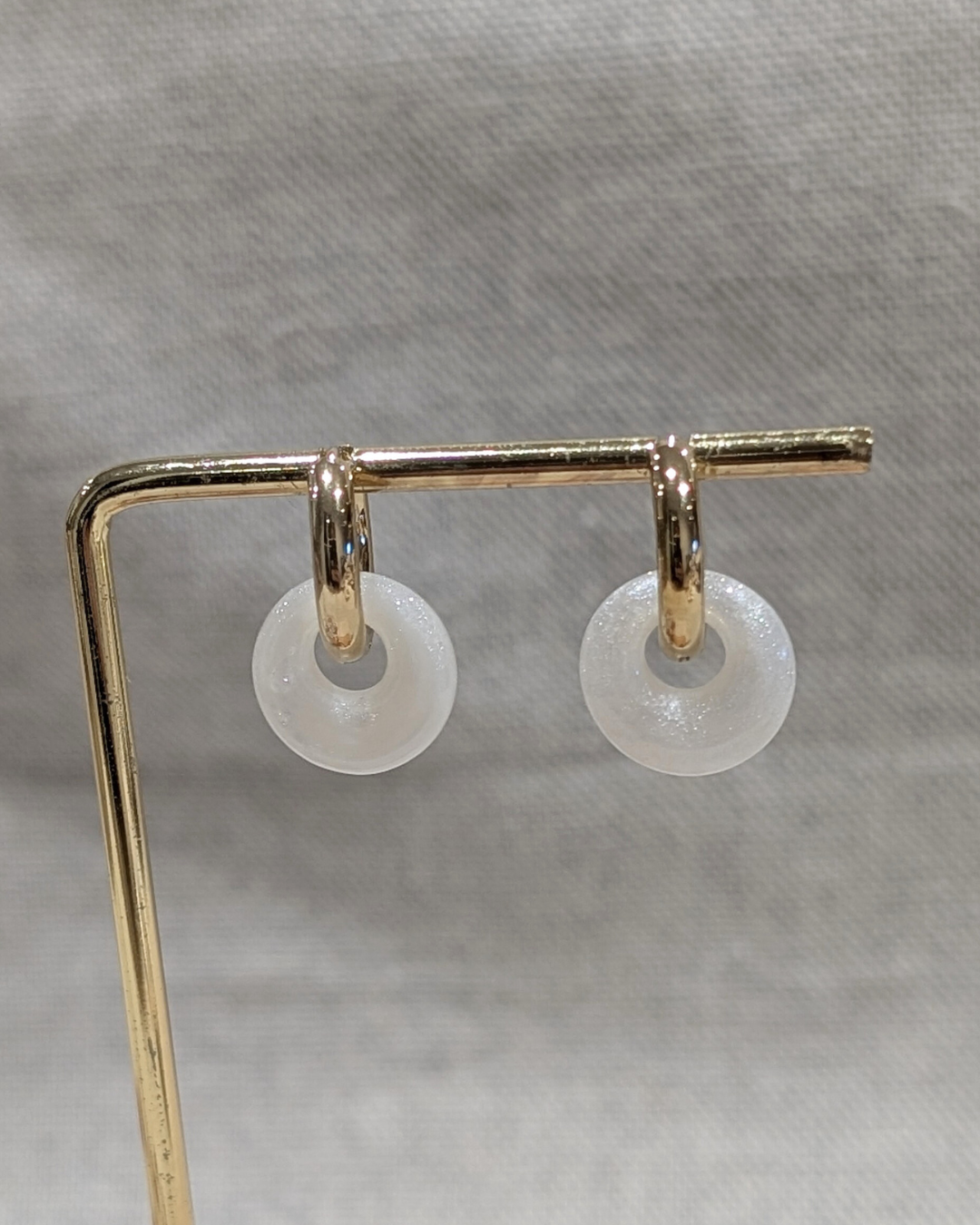 Boucles d'oreilles Emy blanches